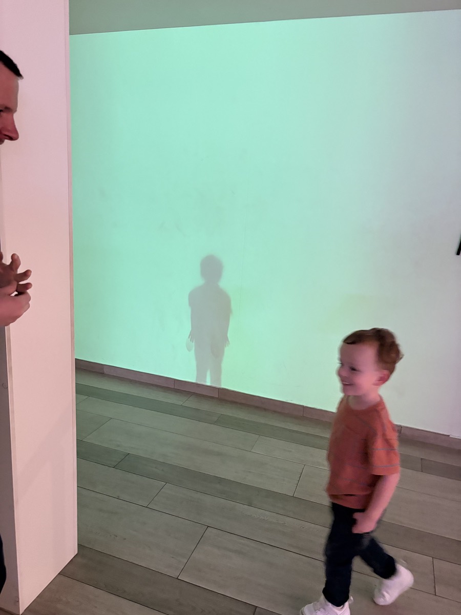 Unmoving shadow